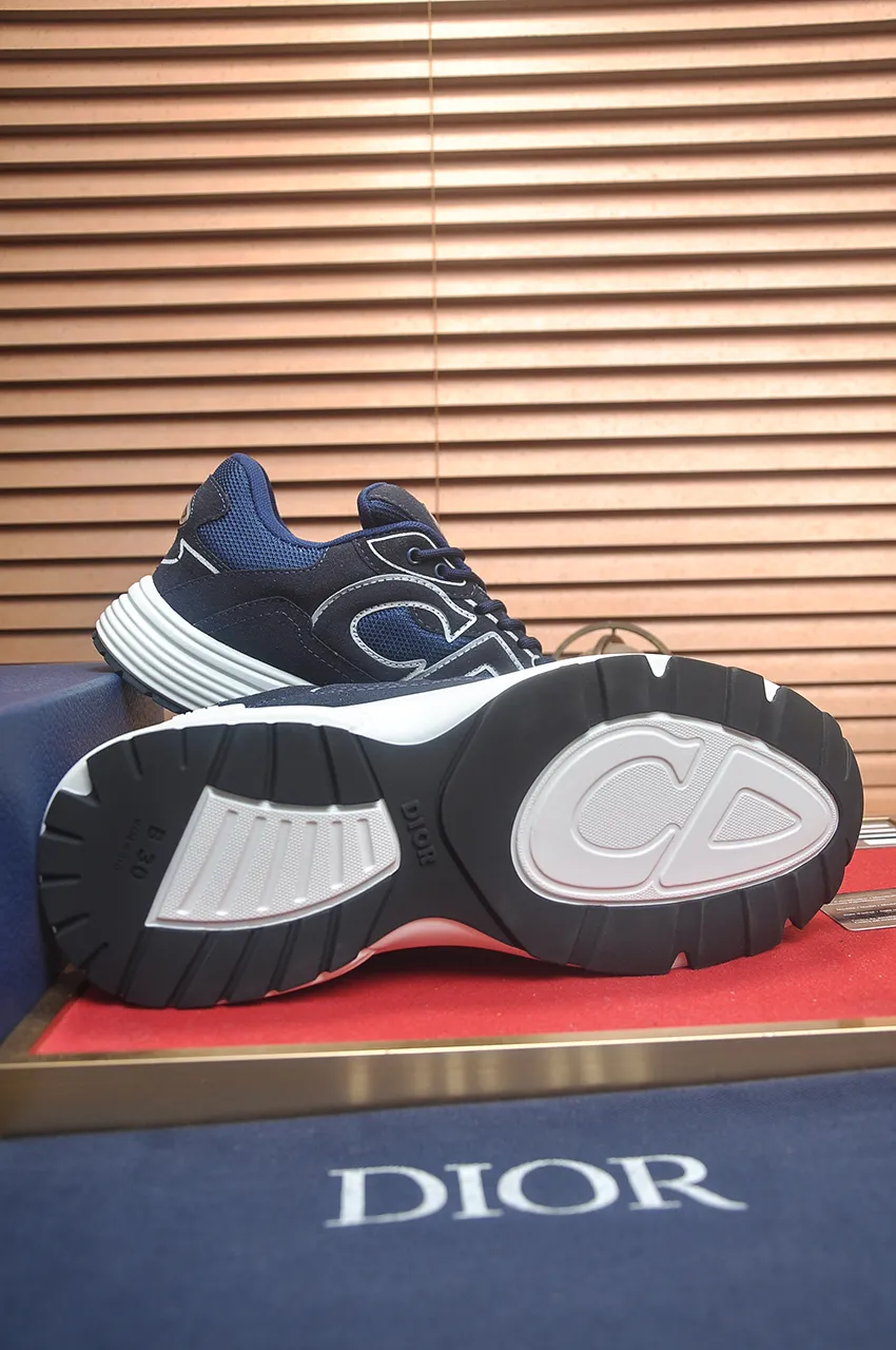 Men's men's shoes 💰: 500💶 (top original order) Brand: Dior (Dior) Standard code: Men's code 38-44 (45 customized) Grade: Same as the official website Material: Top original cowhide spliced ​​together Original wear-resistant and lightweight outsole Style category: Fashionable casual shoes Distinguished luxury brand elements top luxury Color: Actual picture color